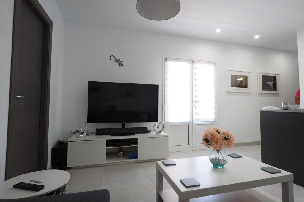 Private Apartment With Mountain And Sea Views, La Asomada, Lanzarote Tías Exterior foto